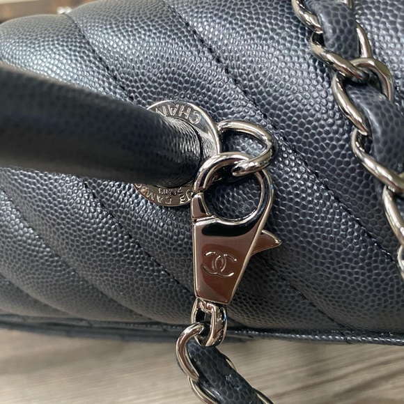 Chanel 19K Coco Top Handle in Grey w/ Ruthenium HW - Picture 10 of 16